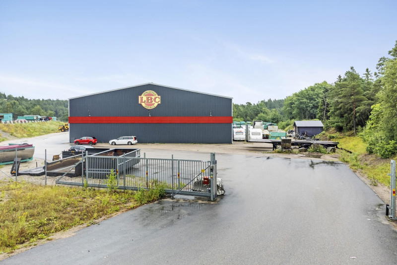 SE002640 LBC GARAGE/SPOLHALL